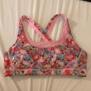 Lululemon sports bra -C/D,size 10-cups included